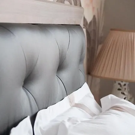 La Maison Charentonneau Bed & Breakfast