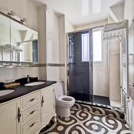 La Maison Charentonneau 3*