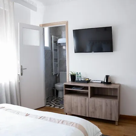 La Maison Charentonneau Nocleg ze śniadaniem 3*