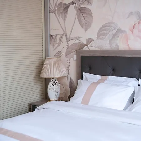 La Maison Charentonneau Bed & Breakfast