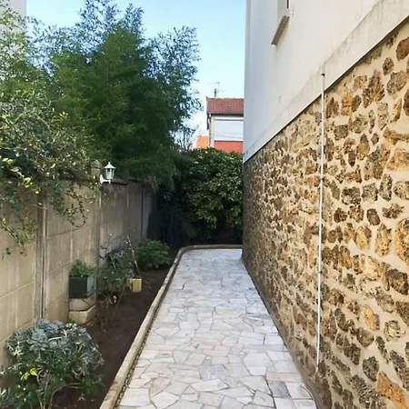 La Maison Charentonneau Nocleg ze śniadaniem 3*