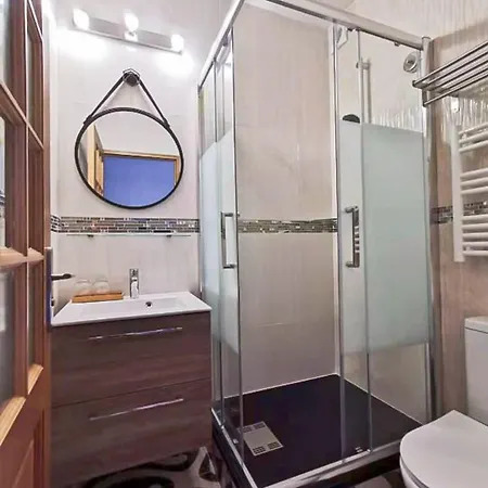La Maison Charentonneau Bed & Breakfast 3*