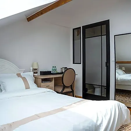Bed & Breakfast La Maison Charentonneau 3*