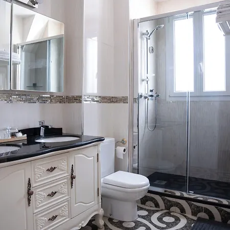 La Maison Charentonneau Nocleg ze śniadaniem 3*