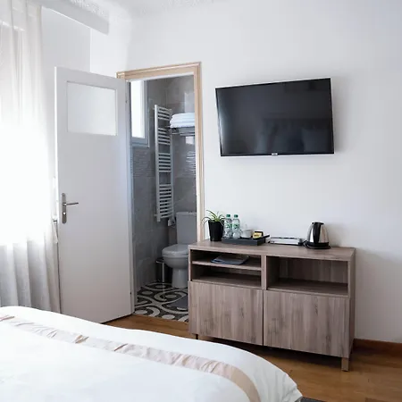 La Maison Charentonneau Nocleg ze śniadaniem 3*